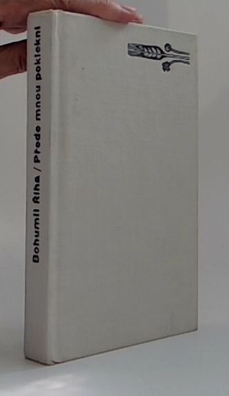 Přede mnou poklekni