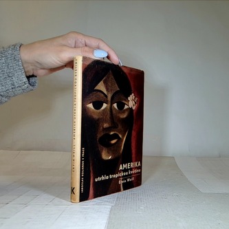 Amerika utrhla tropickou květinu