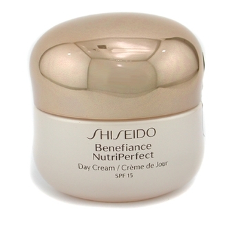 Shiseido Obnovující denní krém Benefiance NutriPerfect SPF 15 (Day Cream) 50 ml woman
