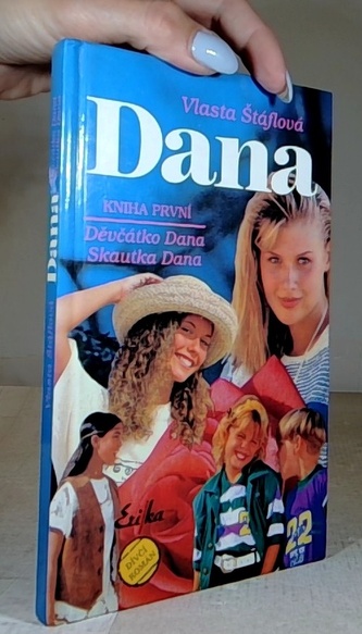 Dana - kniha první - Děvčátko Dana, Skautka Dana
