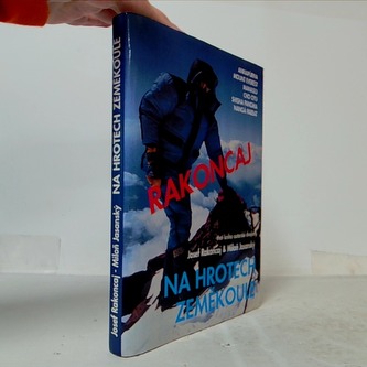 Na hrotech země koule