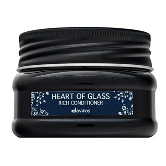 Vlasová kosmetika  v naší nabídce nese jména těch nejslavnějších kadeřnických značek. Kondicionéry značky Davines z kolekce Heart Of Glass byly vytvořeny pro blond vlasy speciálně pro ženy. Tento kadeřnický zázrak má objem 90 ml.