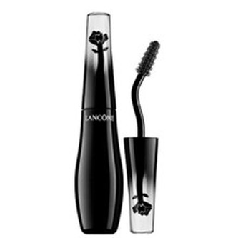 Lancome Tvarující řasenka Grandiôse Extrême (Longwear Lift and Volume Mascara) 10 g Tvarující řasenka Grandiôse Extrême (Longwear Lift and Volume Mascara) 10 g - Odstín 01 Extreme Black woman