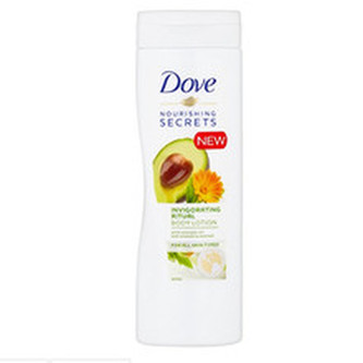 Dove Povzbuzující tělové mléko Nourishing Secrets (Body Lotion) Povzbuzující tělové mléko Nourishing Secrets (Body Lotion) - Objem 400 ml woman