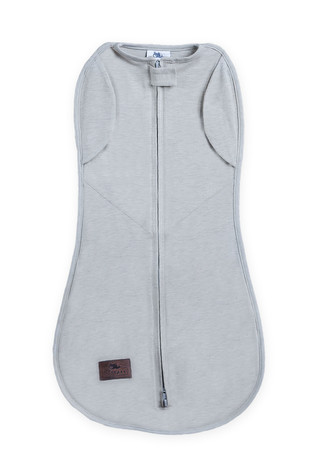 Zavinovačka Sleepee Second Step Swaddle s čepičkou zdarma světle šedá Zavinovačka Sleepee Second Step Swaddle s čepičkou zdarma světle šedá