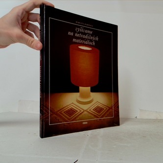 Vyšíváme na netradičných materiáloch