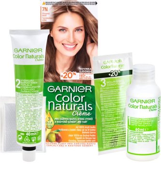 Garnier Dlouhotrvající vyživující barva na vlasy (Color natural Creme) Dlouhotrvající vyživující barva na vlasy (Color natural Creme) - Odstín 7N Přirozená blond woman