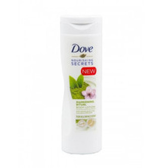 Dove Pečující tělové mléko Nourishing Secrets Awakening Ritual (Body Lotion) Pečující tělové mléko Nourishing Secrets Awakening Ritual (Body Lotion) - Objem 250 ml woman