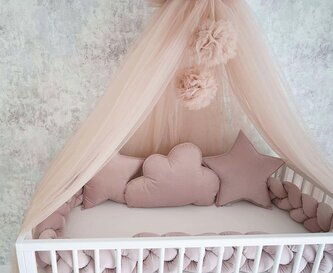 Luxusní tylový baldachýn s bambulkami-nebesa Belisima nude