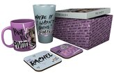 Dárkový set Friends|Přátelé: Láska (objem sklenice 500 ml, hrnek 300 ml, 2 tácky 10 x 10 cm)