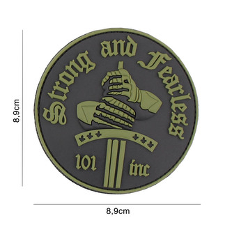 Gumová nášivka 101 Inc nápis Strong and Fearless - olivová