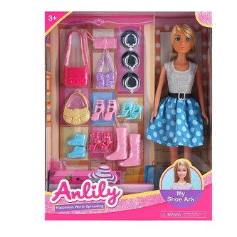 Lalka z modowymi dodatki