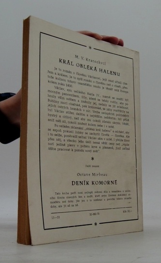 Král obléká halenu