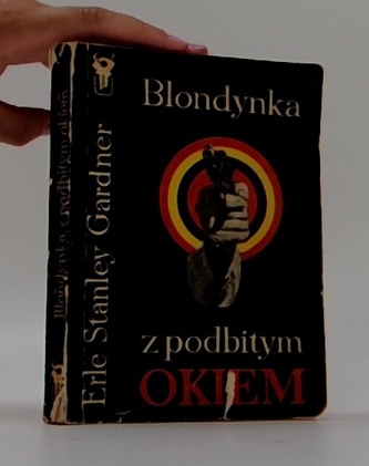 Blondynka z podbitym okiem