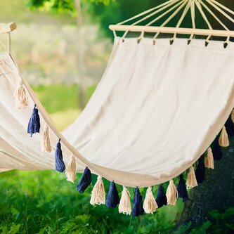 Houpací síť | MAVRIC | se střapci z džínoviny v barvě ecru | 100x200 cm | 890135 Homla