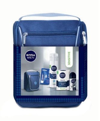 Nivea Men Sensitive gel na holení 200 ml + balzám po holení 100 ml + anti-perspirant roll-on Black&White 50 ml+ balzám na rty Labello Original 5,5 ml + taška