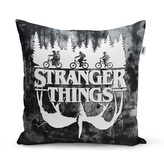 Polštář Stranger Things White: 60x60 cm