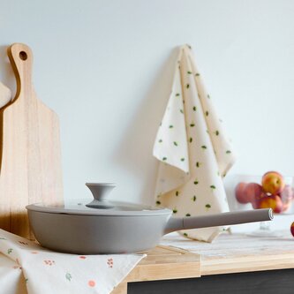 Pánev | TRISTAN | hluboká s víkem šedá | 28 cm | 887821 Homla