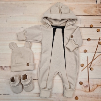 Oteplený dětský overal bez šlapek s kapucí, čepička + botičky, 3D, Kazum, béžový; 56 (1-2m)
