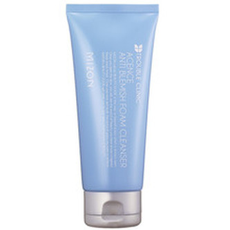 Mizon Patentovaná čisticí pěna proti aknózní pleti s pinosylvinem a rozmarýnem (Acence Anti Blemish Foam Cleanser) 150 ml woman