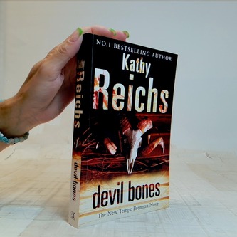 Devil Bones (anglicky)