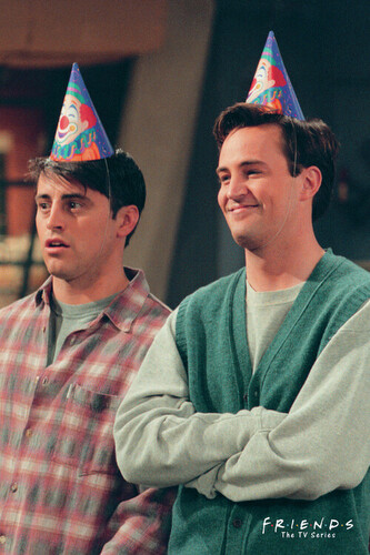 Umělecký tisk Přátelé - Party hard, 26.7 × 40 cm