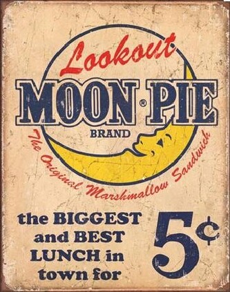 Plechová cedule MOON PIE - Best lunch, 31.5 × 40 cm