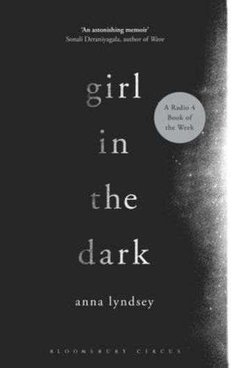 Girl in the Dark. Im Dunklen, englische Ausgabe