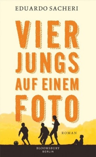 Vier Jungs auf einem Foto Vier Jungs auf einem Foto