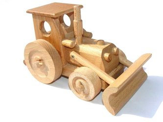 Ceeda Cavity - přírodní dřevěné auto - Traktor s radlicí