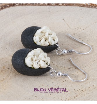 Živé šperky - Náušnice Slza černé s bílými  minirůžičkami