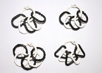 Kroužky s přívěsky černobílé