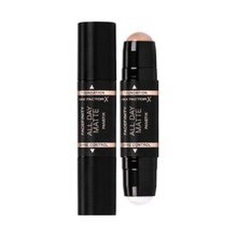 Max Factor Zmatňující báze a make-up v tyčince 2v1 Facefinity (All Day Matte Panstick) 11 g Odstín 55 Beige woman