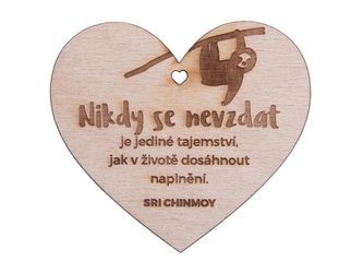 Dřevěné srdíčko Nikdy se nevzdat je jediné tajemství, jak v životě dosáhnout naplnění