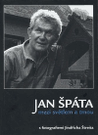 Mezi světlem a tmou : sloupky a fejetony (Jan Špáta, 2004)