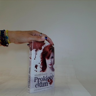 Upíři z Morganville 1 - Prokletý dům
