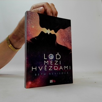 Loď mezi hvězdami