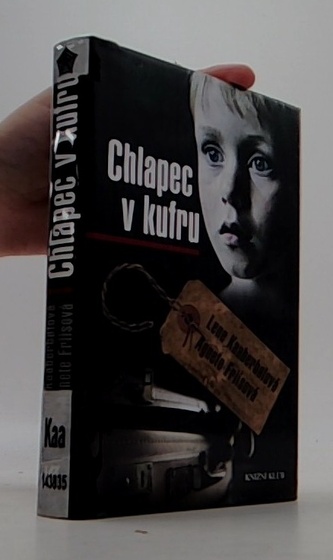 Chlapec v kufru