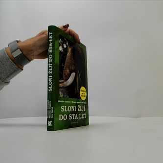 Sloni žijí do sta let