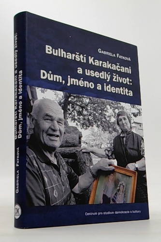 Bulharští Karakačani a usedlý život: Dům, jméno a identita