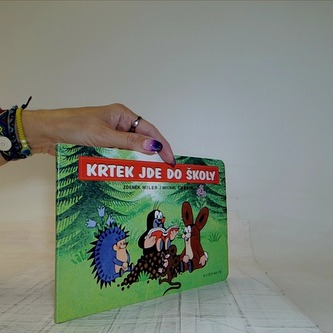 Krtek jde do školy
