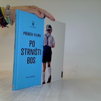 Příběh filmu Po strništi bos