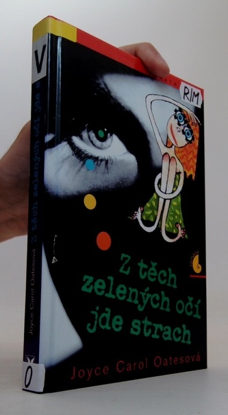 Z těch zelených očí jde strach