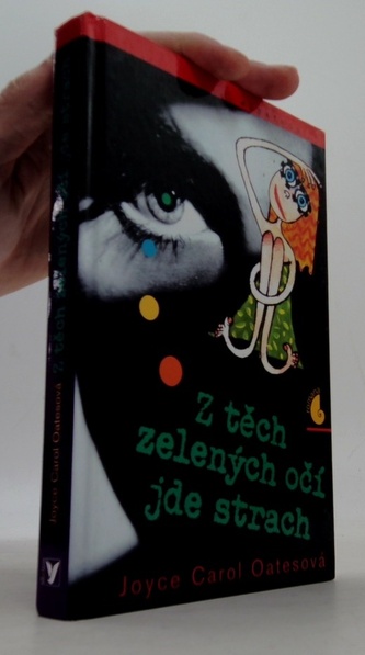 Z těch zelených očí jde strach