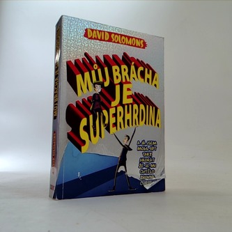 Můj brácha je superhrdina… a já jsem mohl být taky, akorát že se mi chtělo zrovna čurat…