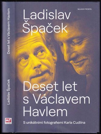 Deset let s Václavem Havlem : s unikátními fotografiemi Karla Cudlína (Ladislav Špaček, 2021)
