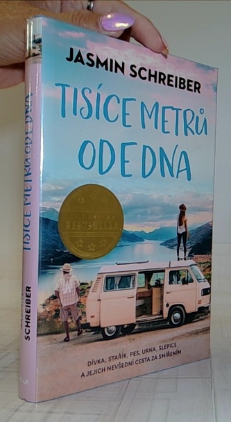 Tisíce metrů ode dna