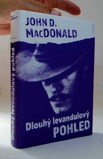 Dlouhý levandulový pohled