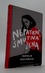 Nepatrně smutná žena