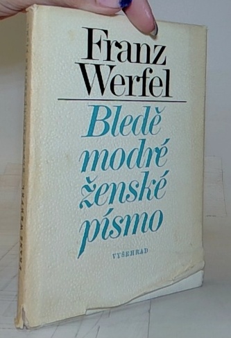Bledě modré ženské písmo
